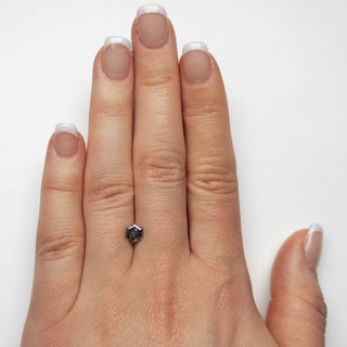 Salt and pepper diamond