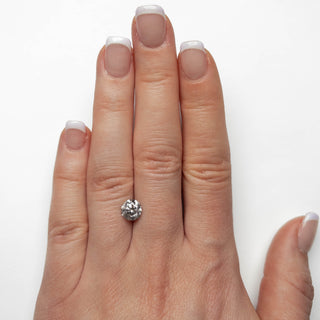 Salt and pepper round diamond