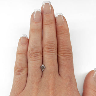 Salt and pepper diamond